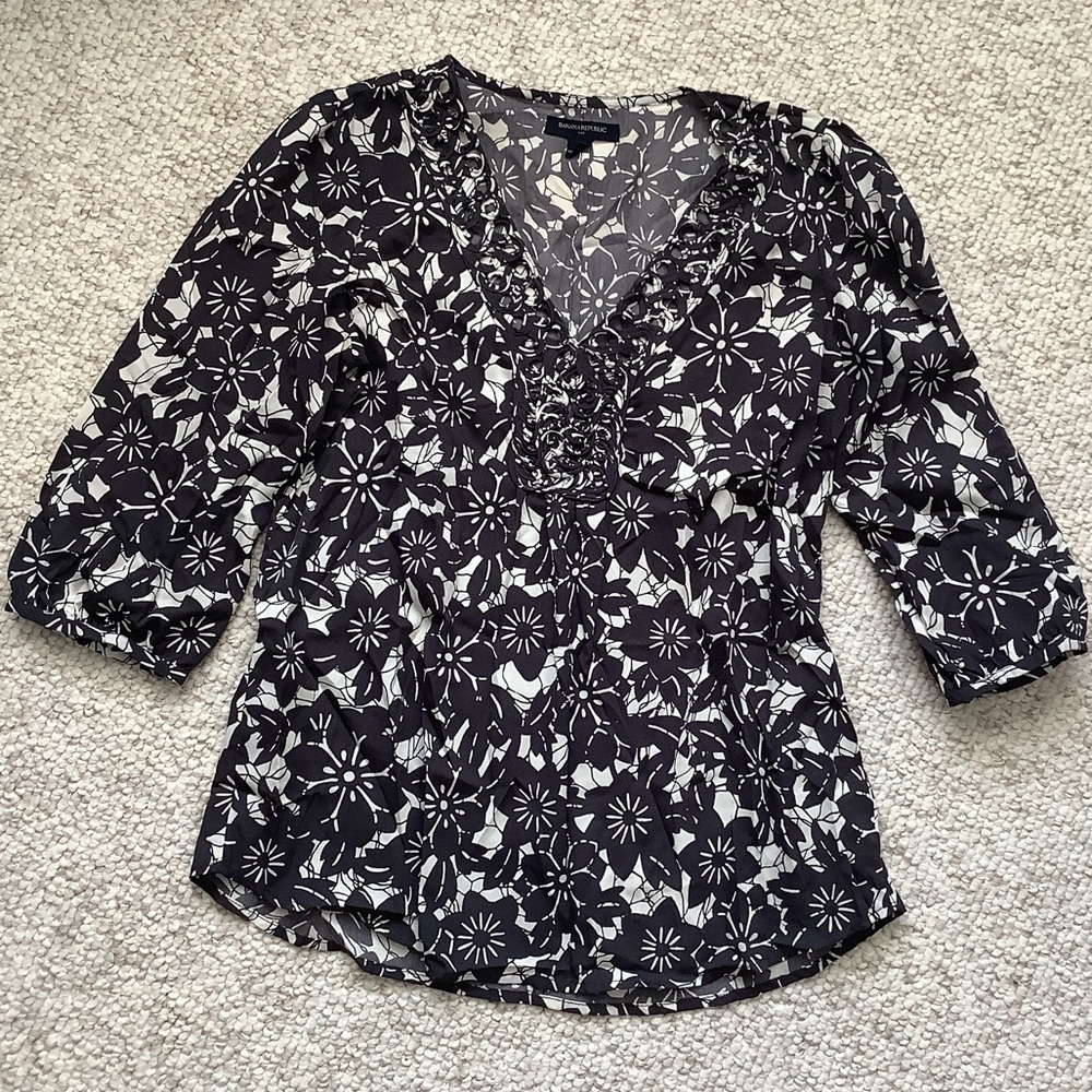 Banana Republic Gray Floral Blouse Crochet S